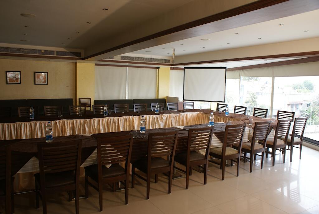 Hotel Ashray Inn Ahmedabad Exterior foto