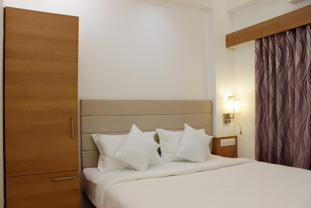 Hotel Ashray Inn Ahmedabad Habitación foto