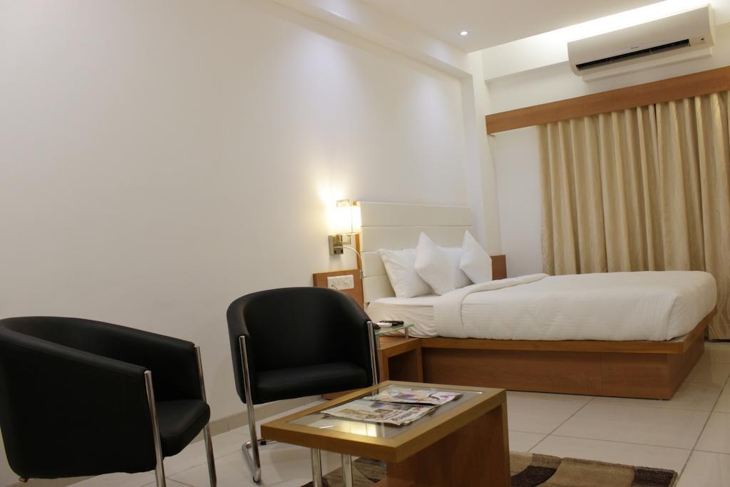 Hotel Ashray Inn Ahmedabad Habitación foto
