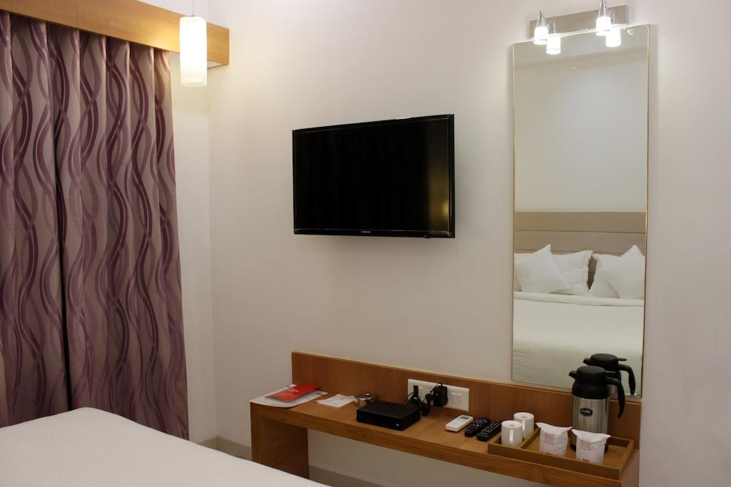 Hotel Ashray Inn Ahmedabad Habitación foto