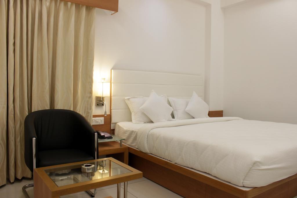 Hotel Ashray Inn Ahmedabad Habitación foto