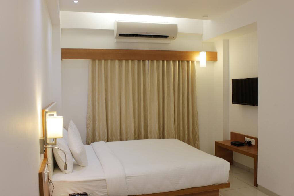 Hotel Ashray Inn Ahmedabad Habitación foto