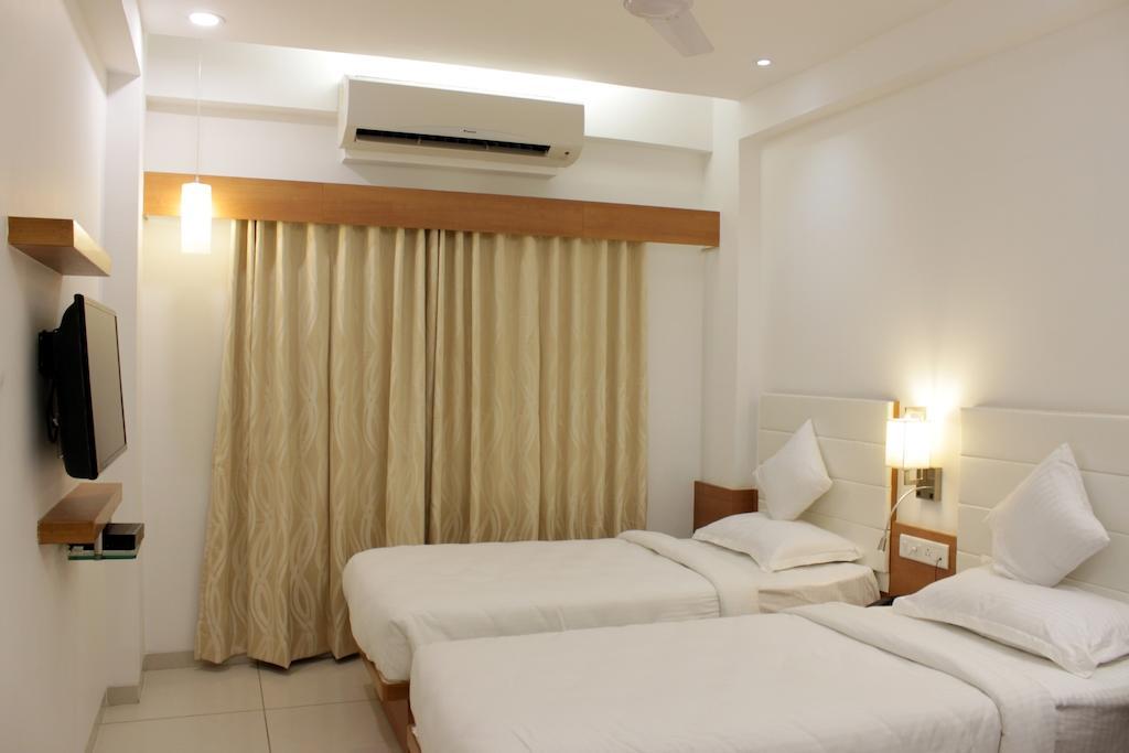 Hotel Ashray Inn Ahmedabad Habitación foto
