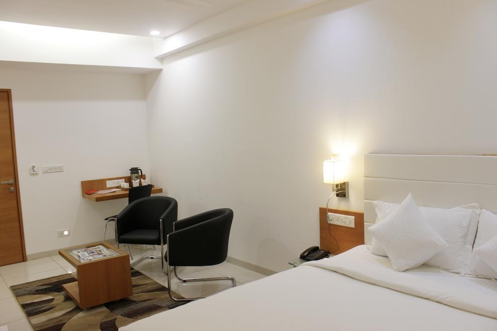 Hotel Ashray Inn Ahmedabad Habitación foto